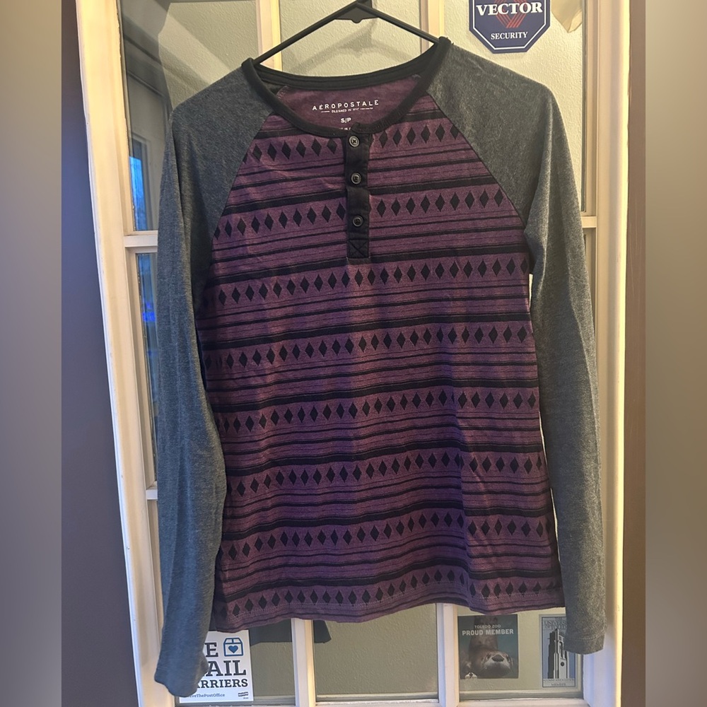 Aeropostale geometric design long sleeve shirt